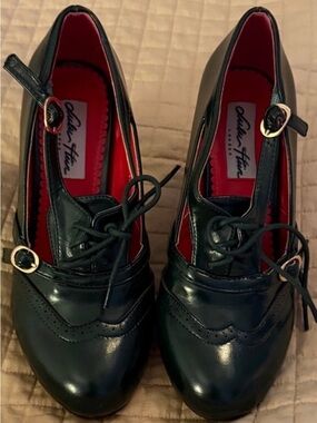 Lulu Hun Dark Green Mary Jane Lace-Up heels with Red Insole